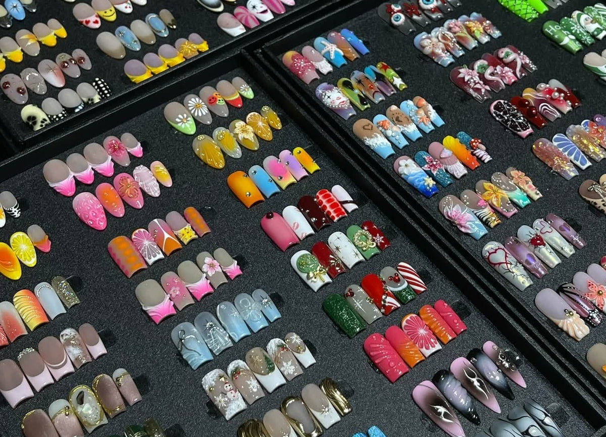 MUOI gift-ready press-on nails